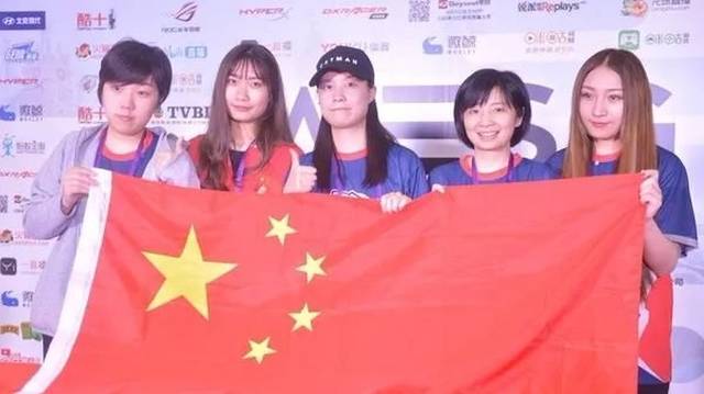 ���ٽ�ɢ���ֱ����ά���й�Ψһһ֧Ů��CS:GOս����;���