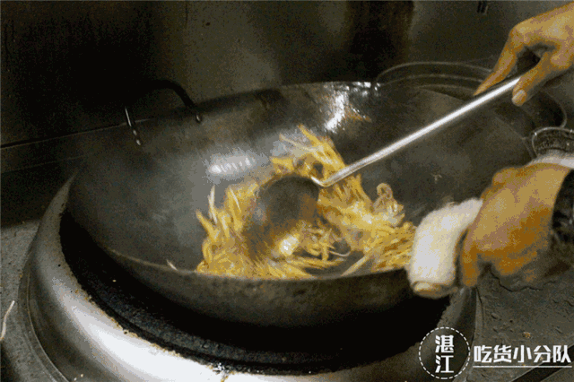 油脂也开始变少 一下子吃上几串也完全没有问题 广东人炒菜讲究镬气
