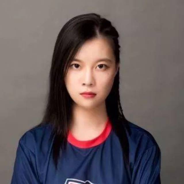 ���ٽ�ɢ���ֱ����ά���й�Ψһһ֧Ů��CS:GOս����;���