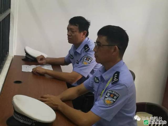 潮汕微信群热传摩托车冲卡撞辅警视频,真相是