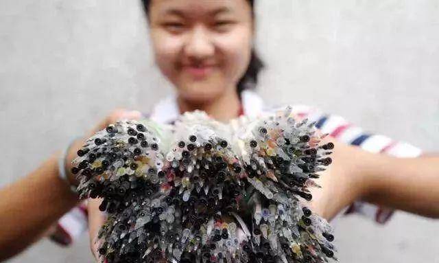 也有孩子曾晒出了高三家长一个笔芯用完的124根学期头像.女生水笔成熟霸气的图片