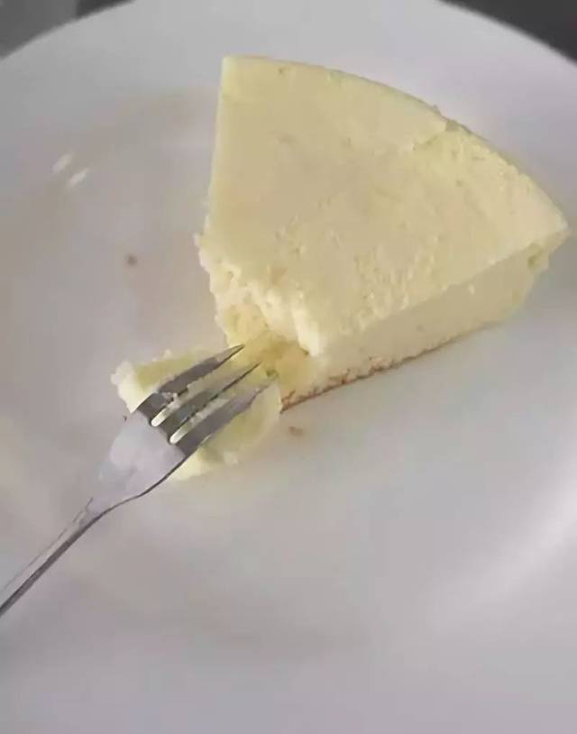 5.电饭煲酸奶蛋糕,软绵又湿润的口感一口口的根本停不下来!