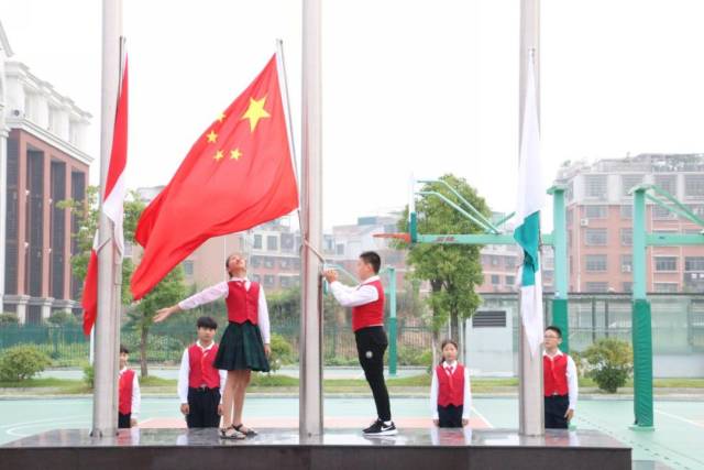 立德为先,树人为本 --记义乌枫叶国际学校附属