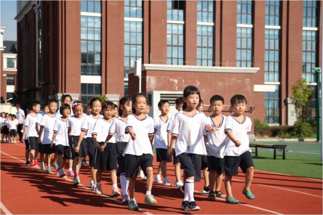 立德为先,树人为本 --记义乌枫叶国际学校附属