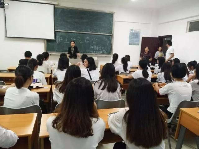 【海经关注】 | 传道解惑,相伴同行——海口经济学院班主任,专业导师