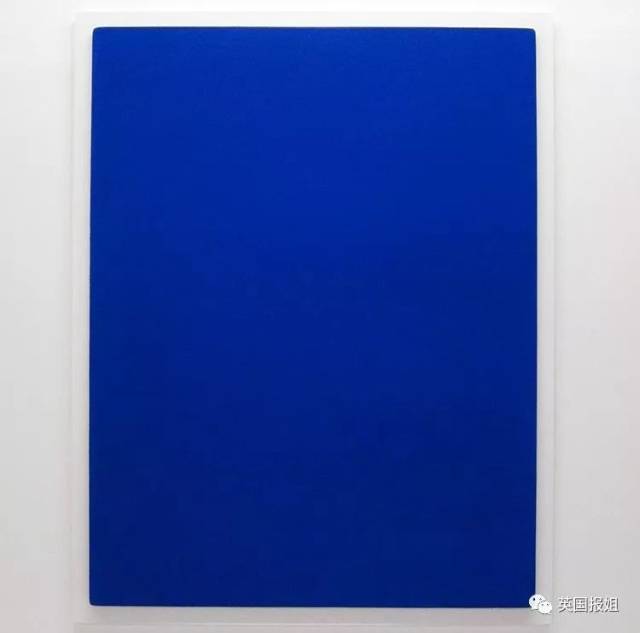 为了追求天空的色彩,法国艺术家伊夫·克莱因(yves klein)开发了一种