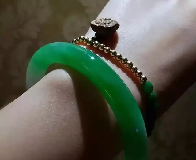 翡翠手镯的6种时尚叠戴法,你最喜欢哪一种?