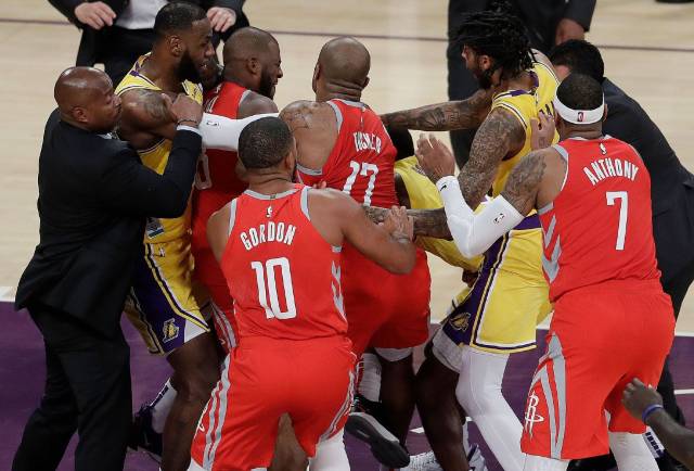 nba斗殴最严重的一次比赛[nba斗殴事件排行视频]