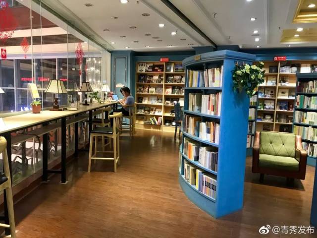 商务印 书馆 涵芬楼南宁书店 这是一家闹中取静的书店,400平方米的