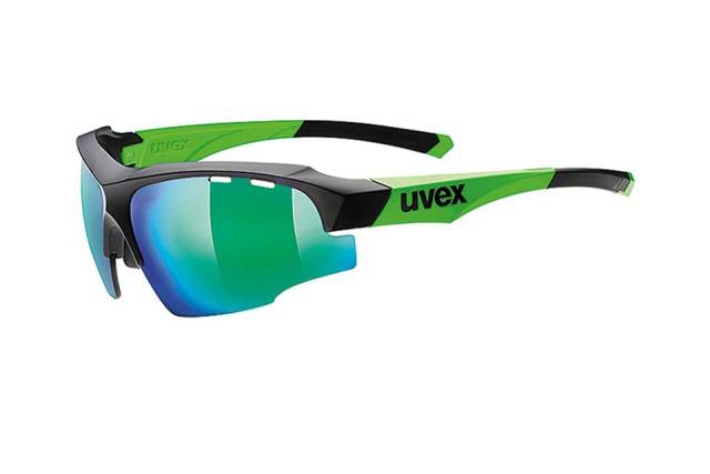 oakley运动太阳镜在能性眼镜类产品的观念上的改变,在于它把眼镜的
