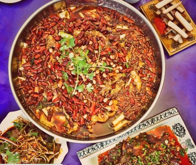 推荐:北碚三溪口豆腐鱼 ○ 地址:北碚区三溪口高速路出口附近(近