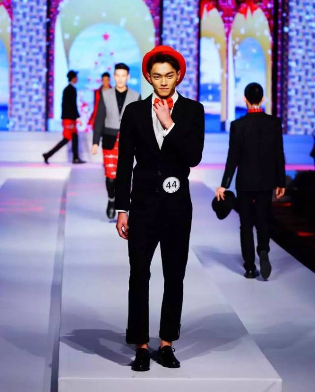 2013年,18岁的许凯在"中国(广州)国际模特大赛"全国总决赛中获得男子
