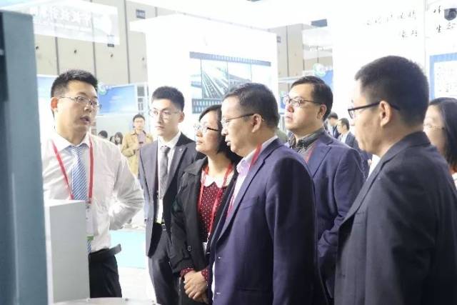 集团总裁刘鹏携环保团队对本次展会进行指导