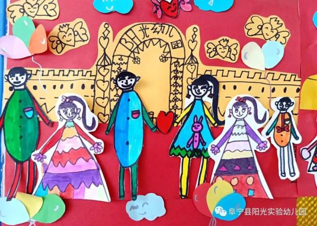 孩子们用五彩画笔抒发自己对幼儿园十周年庆的情感,一笔一画,五颜六色