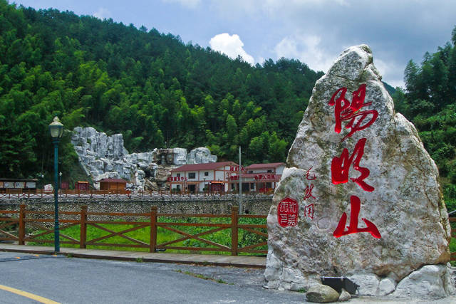 到湘南小城双牌看灵山潇水,"和"你一起慢游鲜花银杏的