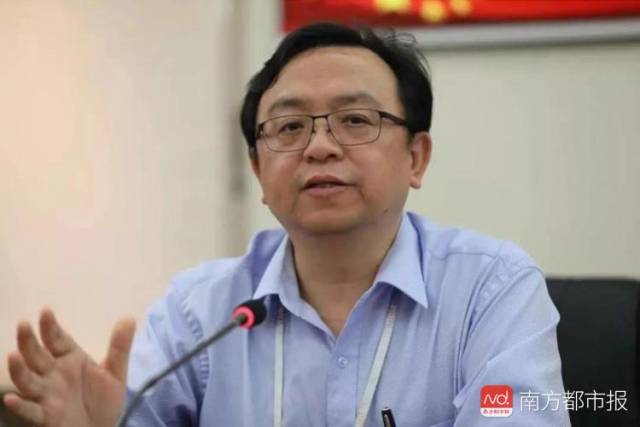 王传福深夜驾车被拦，交警查看证件后放行，网友评论亮了