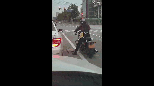 男子车窗抛物,后车司机做了这件事…看完这些,你还忍心乱扔垃圾吗?