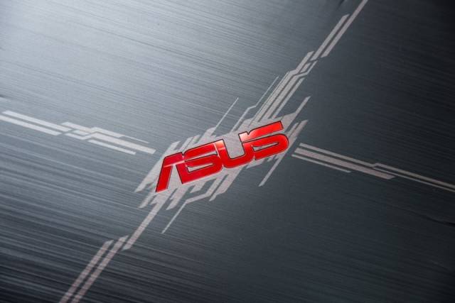 颜值极佳,电竞利器:华硕 飞行堡垒6 笔记本电脑