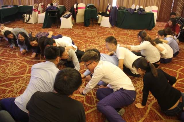 ����Ա��̬�������������š����ز�Ӫ���ɳ�ѵ��Ӫ����ѵ�γ�Բ��