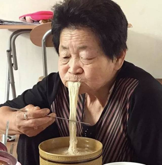 看到零食的样子跟小孩得到新玩具一样的开心.