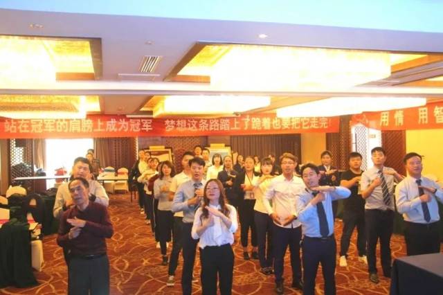 ����Ա��̬�������������š����ز�Ӫ���ɳ�ѵ��Ӫ����ѵ�γ�Բ��