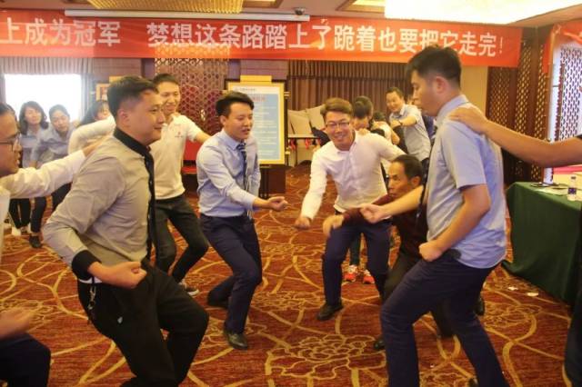 ����Ա��̬�������������š����ز�Ӫ���ɳ�ѵ��Ӫ����ѵ�γ�Բ��