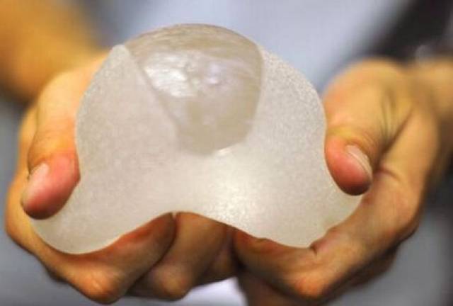 丽泽堂：隆胸手术的危害 想要丰胸的MM要注意了