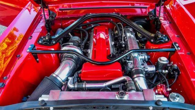 把mustang的车身和丰田supra的2jz直列6缸发动机 嵌合在一起这可能