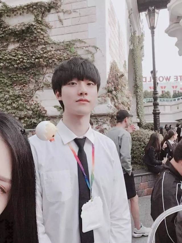 we战队ad选手mystic与妻子提莫 甜蜜二人世界
