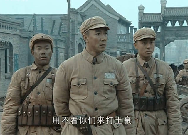 《亮剑》王有胜被5师的人揍了,为何放声大哭?段鹏:他是装的!