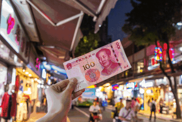 抖音点赞 10w  的街头美食,50 块钱可以吃个遍!