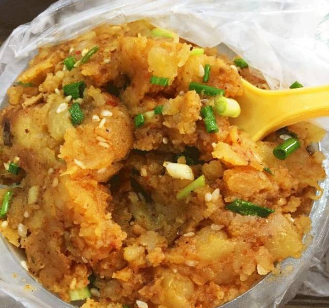 wanda_4955 土豆泥有原味和麻辣的,还同时在卖锅巴土豆和凉拌魔芋.