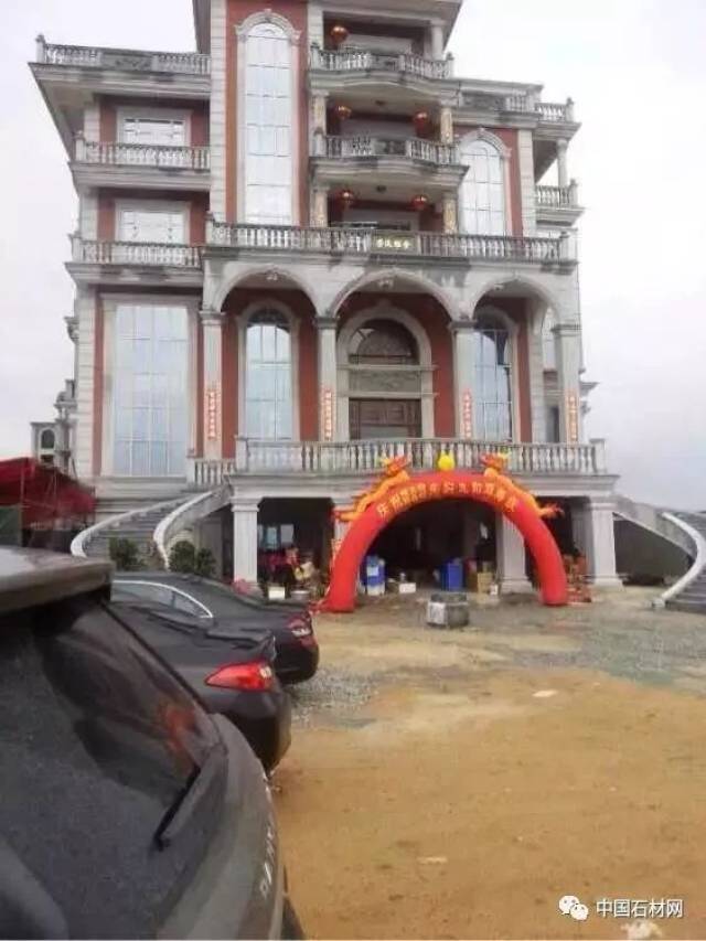 一波亿万富翁回莆田老家建别墅,光石材就花了上百万!