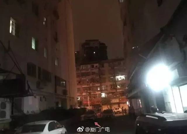 当场坠楼死亡!事发厦门明发商业广场,才27岁