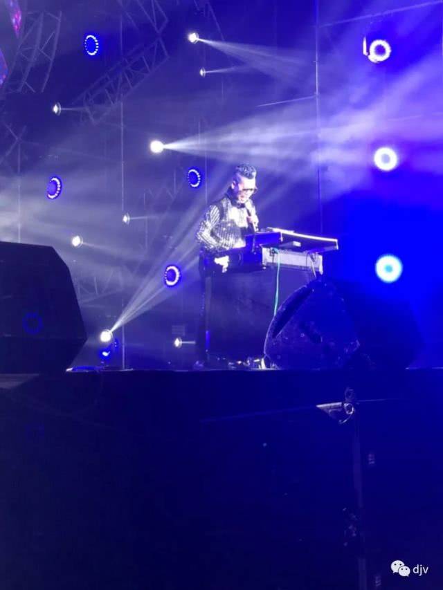 电音王DJV范亮星出席大自然美容美发养生馆盛