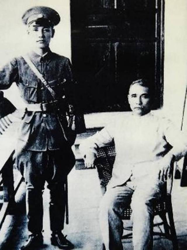 杜月笙为何不跟蒋介石去台湾?听听他孙子怎么说