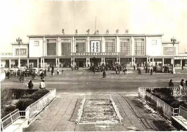 1969年,仿造韶山站建成的呼和浩特站.