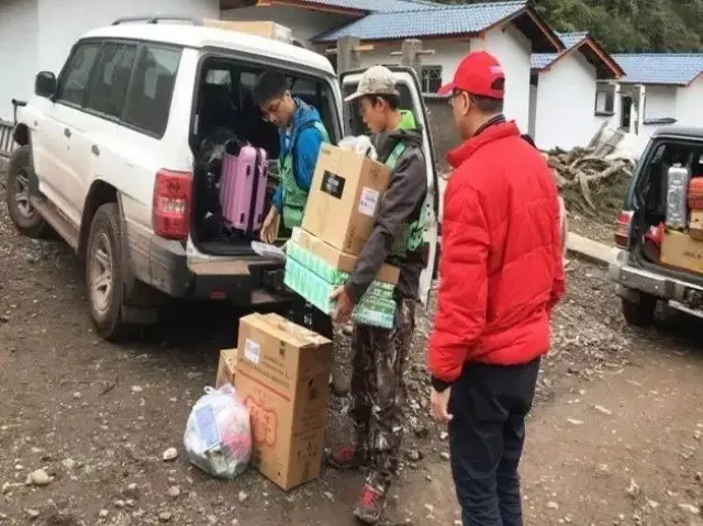 厚业集团携手中原地产大凉山助学关爱行再度启