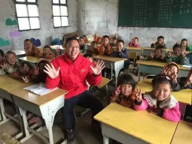 厚业集团携手中原地产大凉山助学关爱行再度启