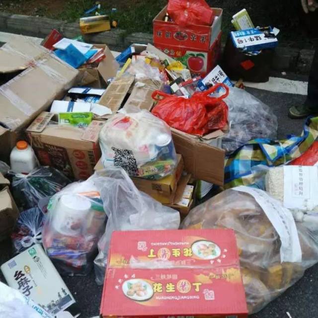 安全专项整治和查办案件中查扣的假冒伪劣产品,包括超过保质期食品,"