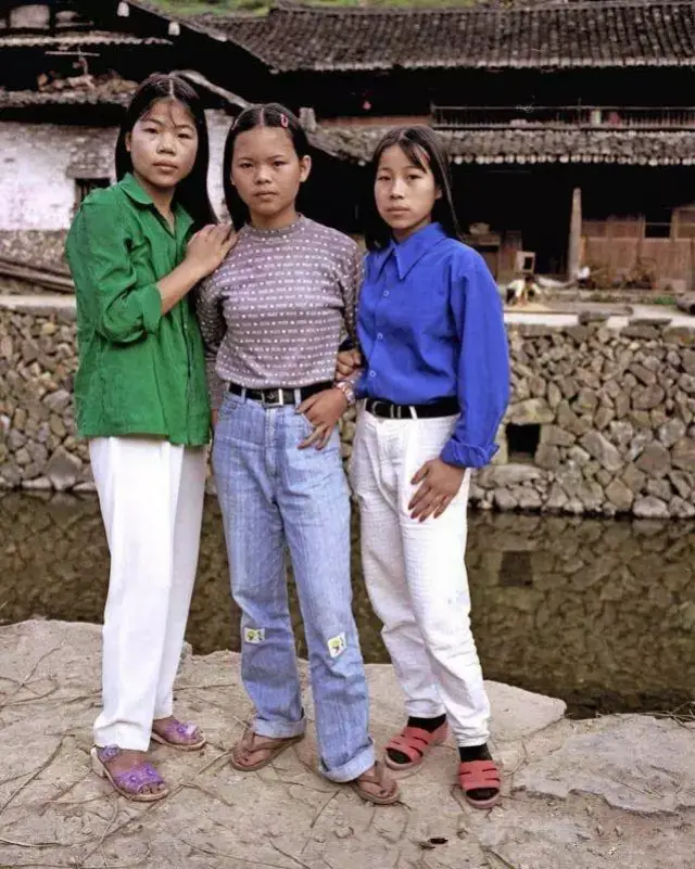 老照片:看90年代,农村过年最时髦的穿着打扮