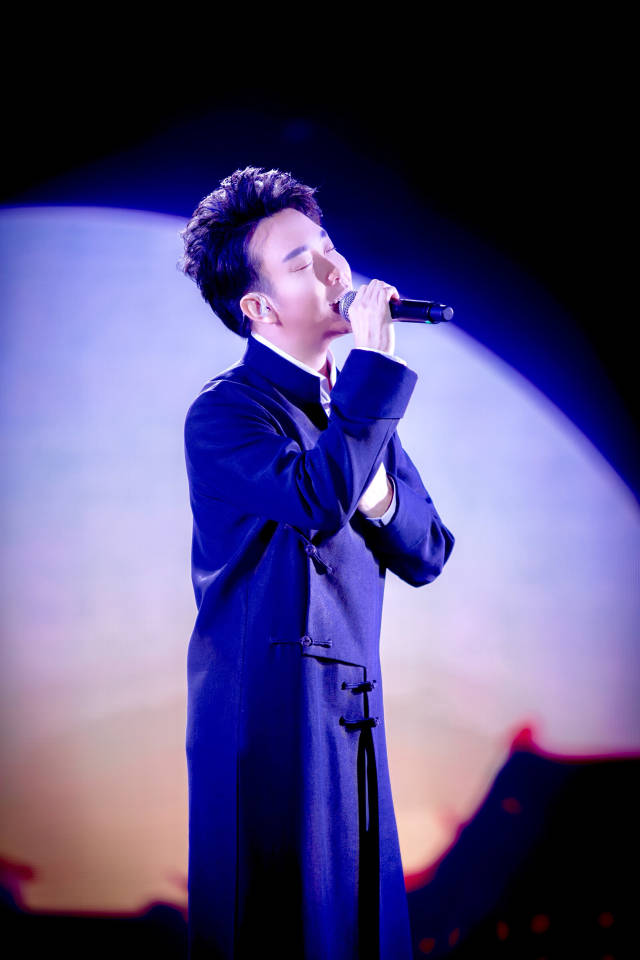 李玉刚结盟旗袍小镇,官宣《遇见旗袍》,《我一直在这里》为推广歌曲!