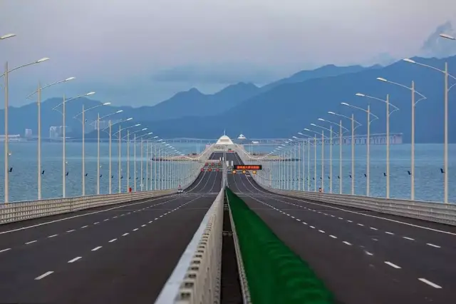【中国的骄傲】港珠澳大桥正式开通!全景航拍太震撼!