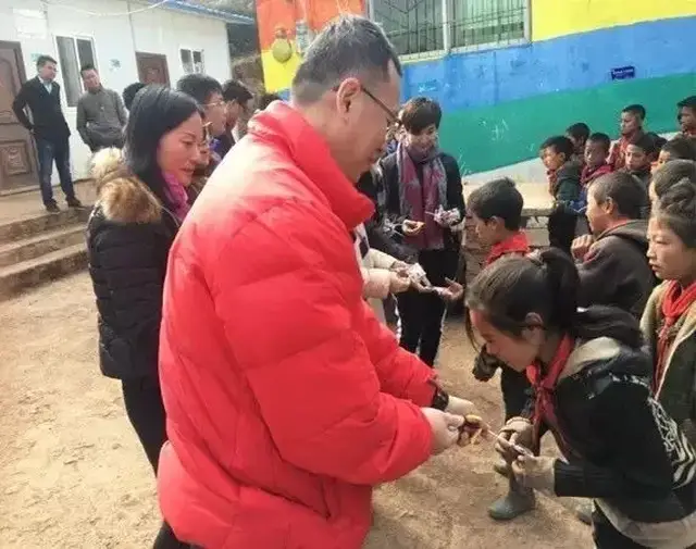 厚业集团携手中原地产大凉山助学关爱行再度启