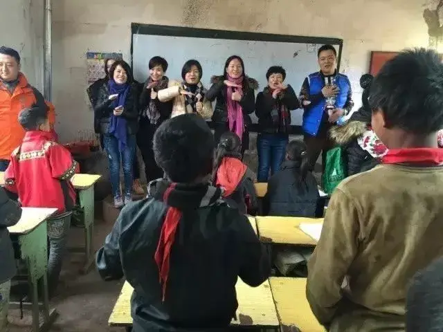 厚业集团携手中原地产大凉山助学关爱行再度启