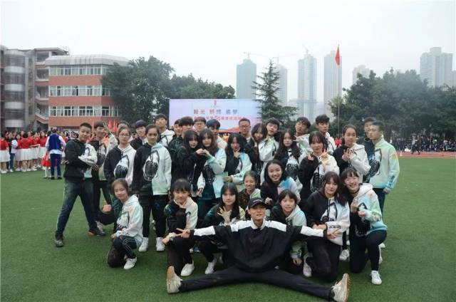 生命因运动而精彩 体育让梦想成真 ——记求精中学55届秋季运动会开幕