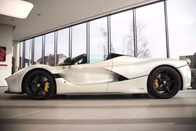 敞篷马王大赏,白色法拉利laferrari aperta!