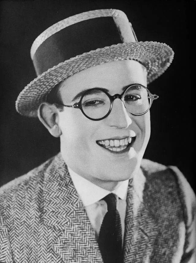 harold lloyd 尽管没有任何一部电影可以标志哈罗德·劳埃德(harold