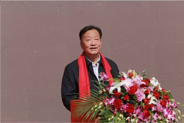 图为:中国茶叶流通协会会长王庆先生