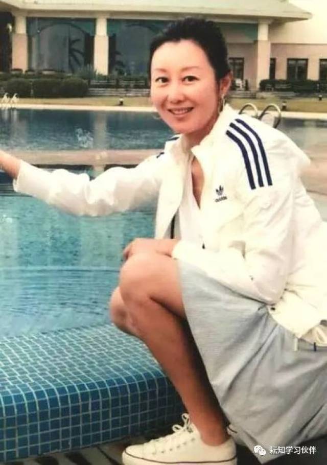 孙楠与现任妻子潘蔚合照曝出 两人依偎尽显甜蜜